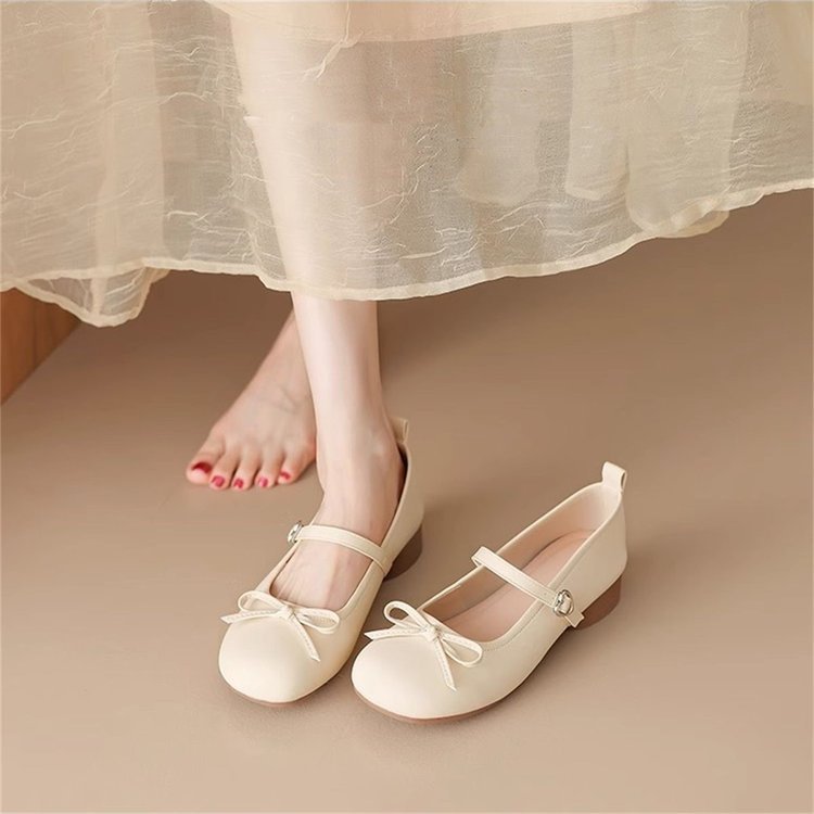 Dulces zapatos de arco superficial para mujeres primavera y verano de 2026 nueva moda redonda de estilo universal zapatos de talón grueso Marijin