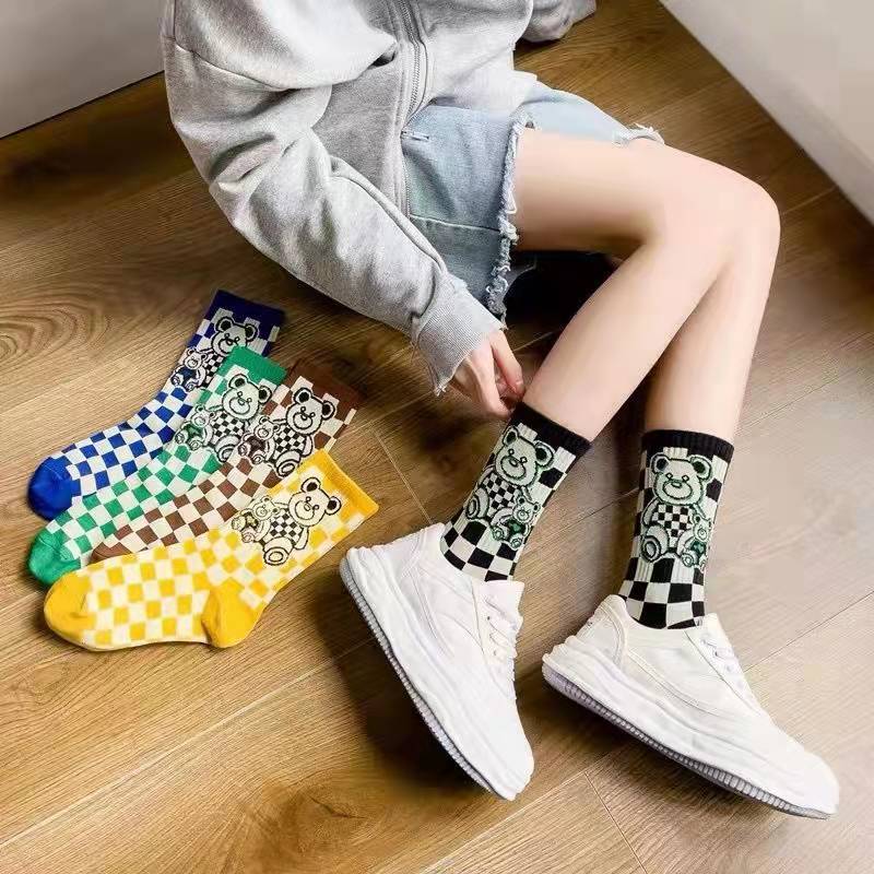 Green Checkerboard Crew Socks With Little Bear Print For Men_voghion.com