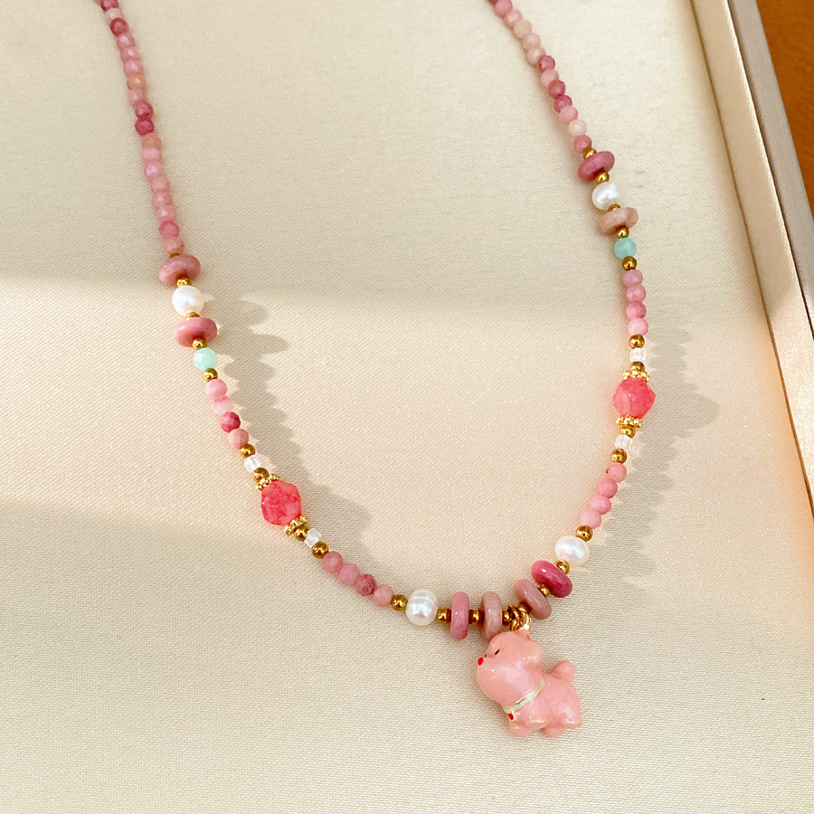 Collar de perlas de cerámica rosada de perros de lujo ligero nicho de alto nivel de sensación de cadena de clavículas conjunto de joyas casuales para mujeres