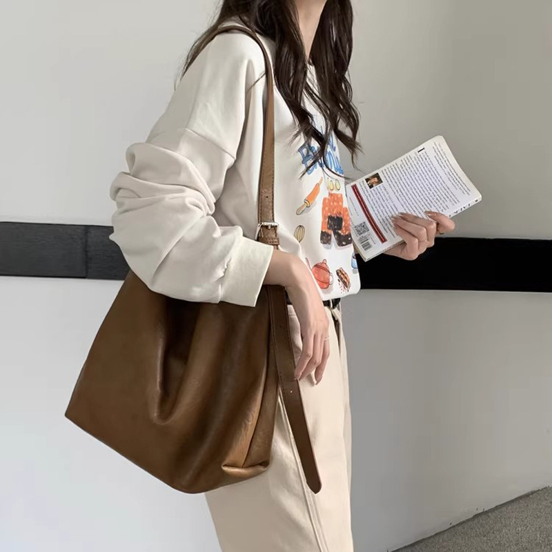 Retro High-End Large-Capacity Underarm Tote Bag for Women 2026 New Spring Simple Casual Shoulder Crossbody Bag
