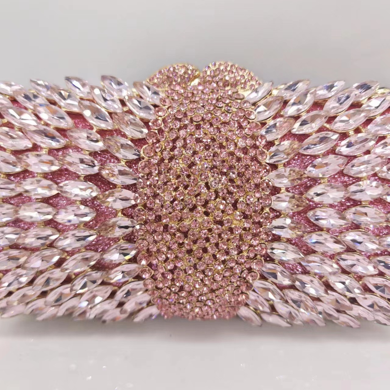 Túi clutch nữ dạ hội đính kim cương giả kim loại rỗng pha lê sang trọng — Đế Vàng Kim Cương, Nền vàng kim cương trắng, Màu tím, Màu bạc chi tiết 4