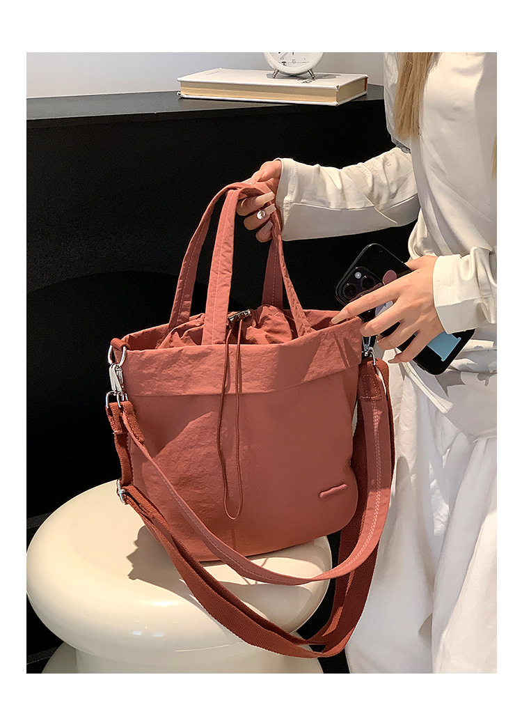 Colorful Fox's new niche nylon drawstring drawstring single-shoulder crossbody bag is a casual, versatile and lightweight bucket bag Specification drawing