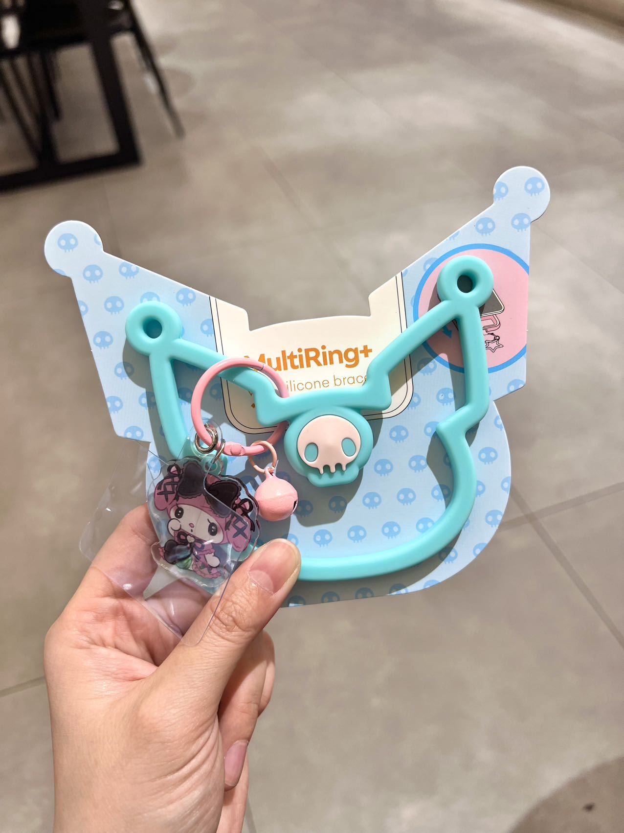 Cordón de teléfono móvil de alta gama estilo ins hecho a mano de boutique Pulsera de silicona Kulomi Cordón de teléfono móvil de moda Cordón corto