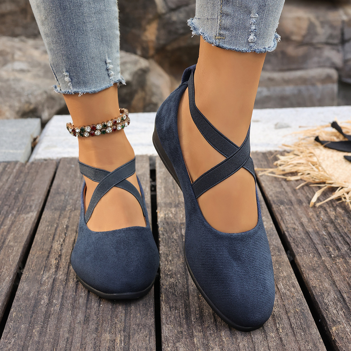 Damloafers med kilklack i mocka med remar fina damskor_voghion.com