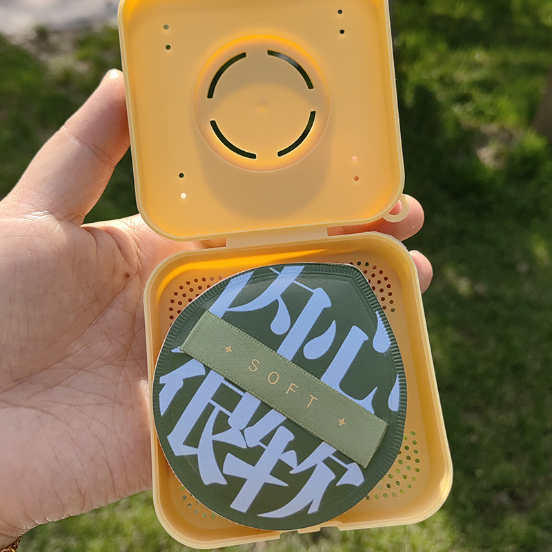 Puff polvo húmedo y seco de algodón de azúcar colchón de aire soplo de polvo al por mayor esponja de maquillaje superficie de cuero triángulo caja de almacenamiento de soplo de polvo