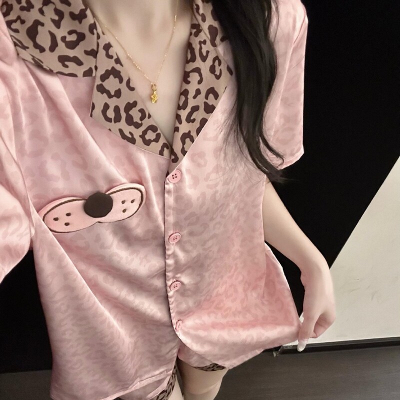 Cute Leopard Print Ice Silk Pajamas for Women, Summer Cardigan, Short-Sleeved Shorts, Cool and Cute, Suitable for Going Out and Home Wear Set Cute Leopard Print Ice Silk Pajamas for Women, Summer Cardigan, Short-Sleeved Shorts, Cool and Cute, Suitable for Going Out and Home Wear Set