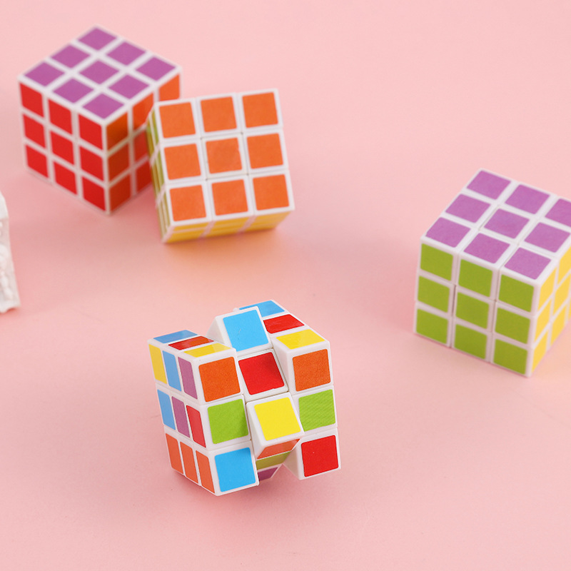 Protección del medio ambiente, descompresión transfronteriza, rotación de rompecabezas de 3cm, juguetes pequeños 3D, geometría tridimensional, dos, tres y cuatro órdenes, cubo de Rubik al por mayor