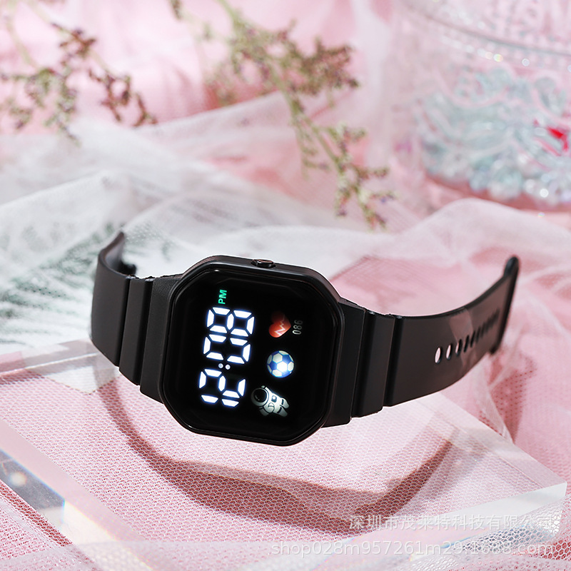 En stock nuevo A99 astronauta cuadrado LED reloj electrónico Apple botón impermeable digital deportes estudiante reloj