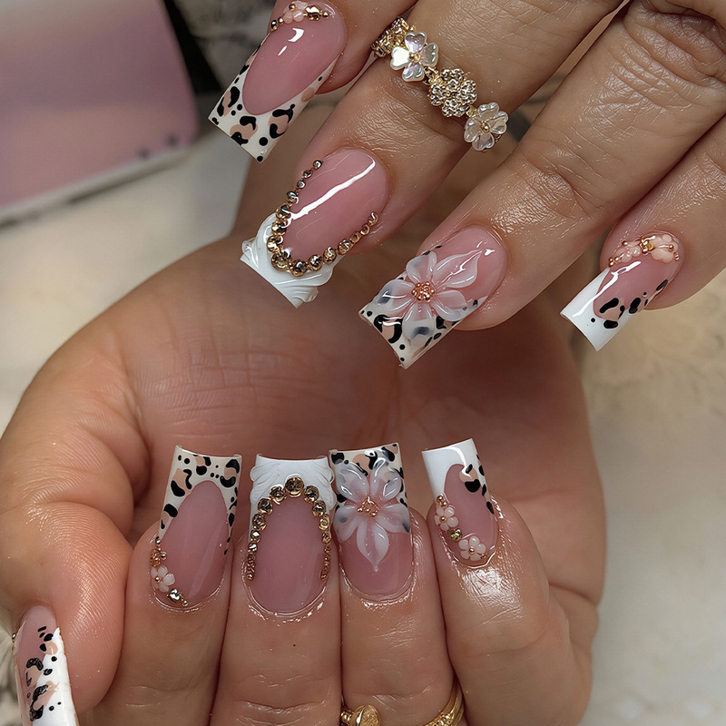Cross-border bestseller in Europe and America: Leopard print, contrasting colors, white French 3D rubberized floral press-on nails, ins-style, 24 pieces Cross-border bestseller in Europe and America: Leopard print, contrasting colors, white French 3D rubberized floral press-on nails, ins-style, 24 pieces