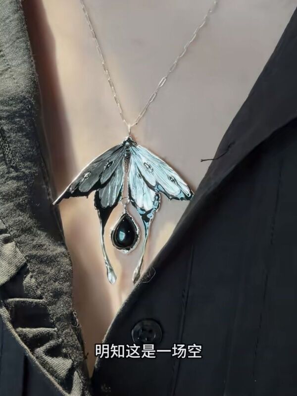 Dark Niche Moth-Shaped Necklace with a High-End Feel, Cool Butterfly Pendant, Vintage Light Luxury Unique Temperament Clavicle Chain