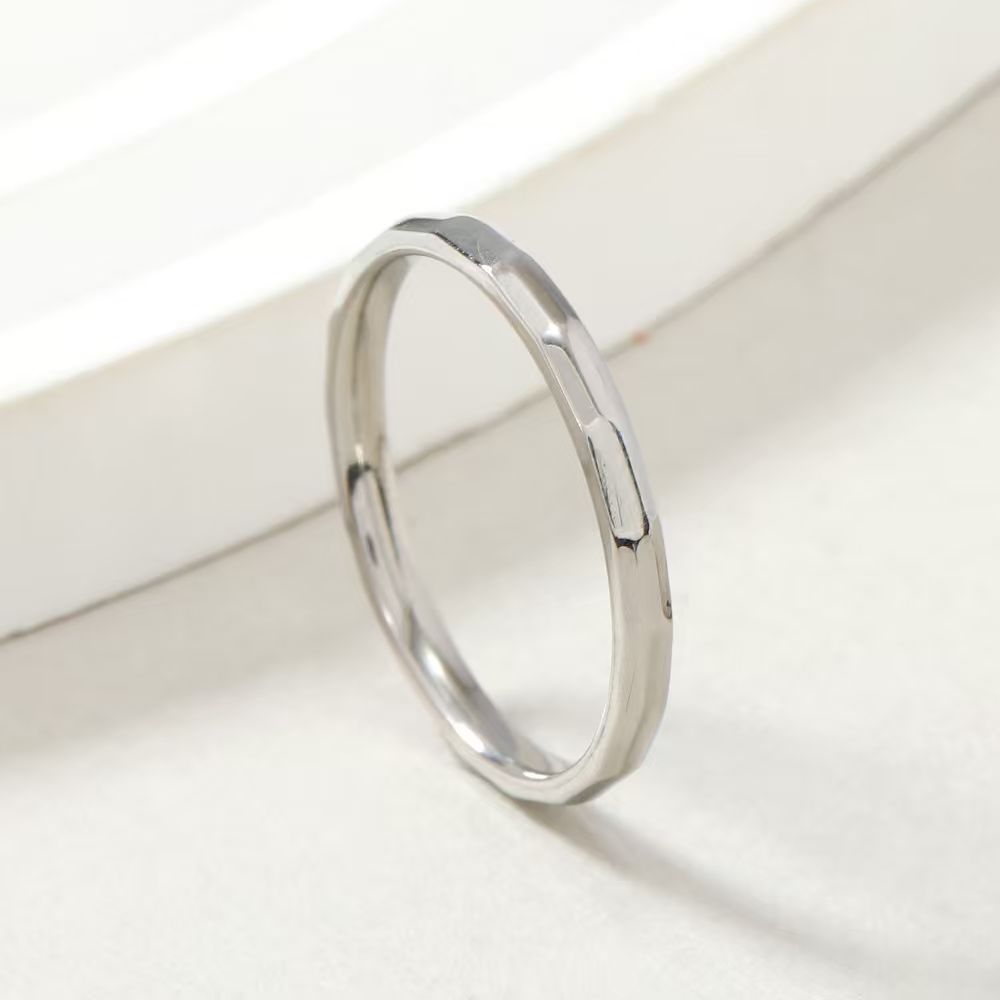 Nueva joyería coreana de acero inoxidable simple y fino anillo de 2 mm de diseño de nicho para parejas