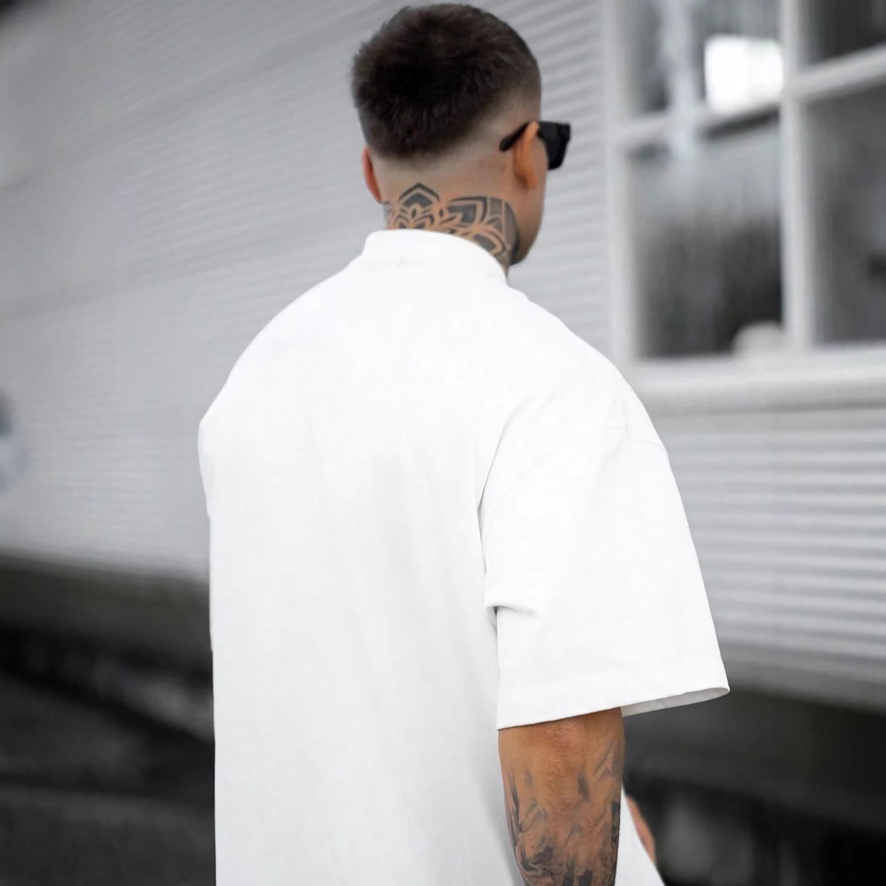 Sommerlicher Retro-Chic Herren-Pullover, schweres Kurzarm-Oberteil, lässiger Streetstyle mit überschnittenen Schultern, lockere Passform_voghion.com