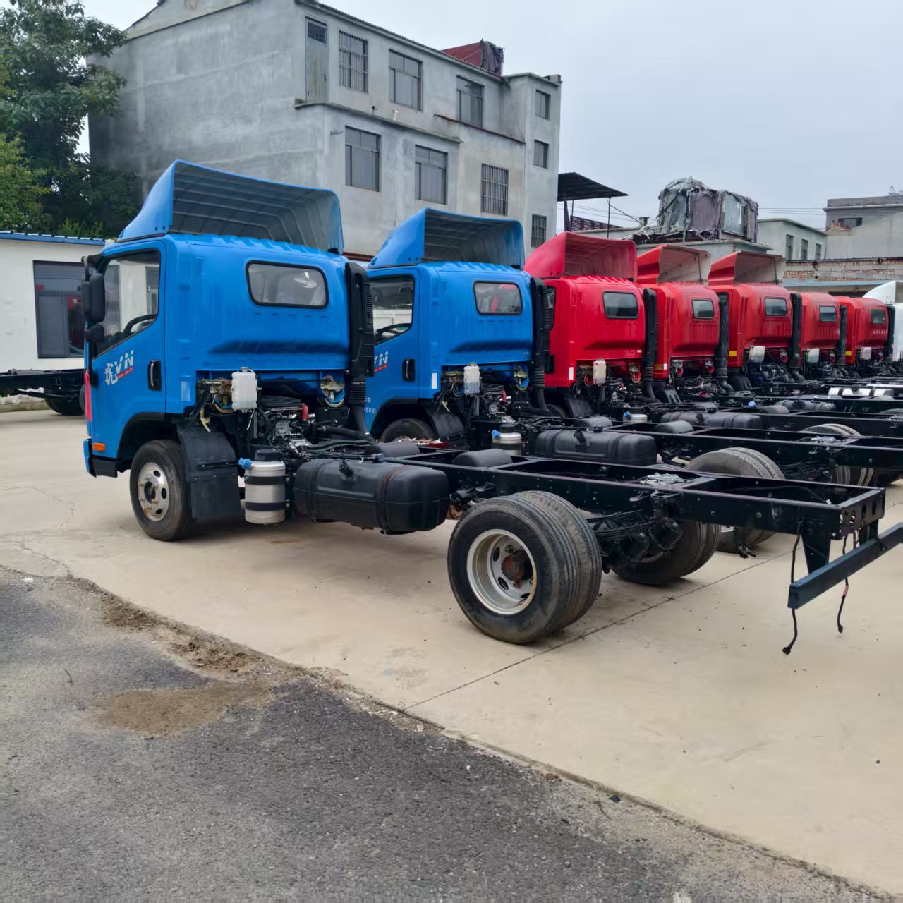 出口二手牵引卡车 豪沃5x8牵引车底盘牵引卡车 牵引拖车 底盘