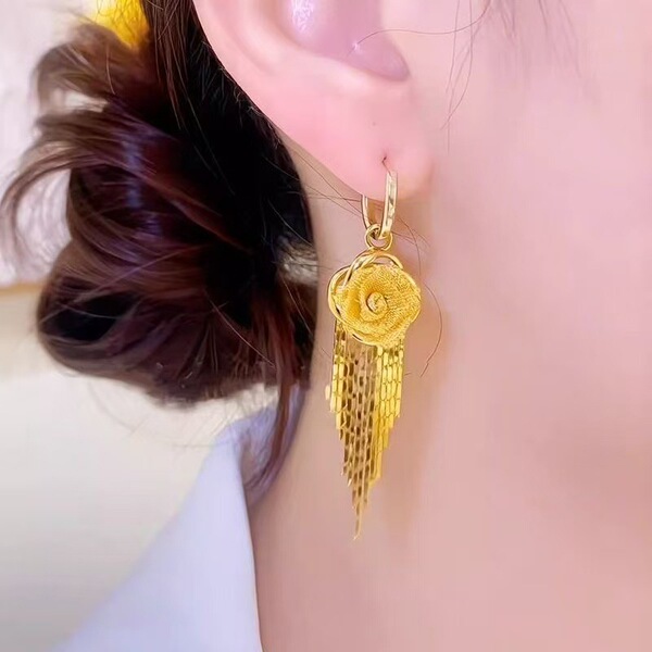 Golden design elegant fashionable universal earrings
