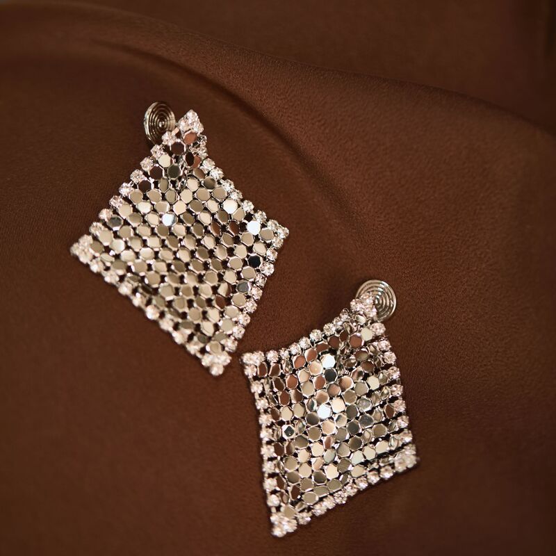 One Thousand and One Nights Flowing Light Magic Carpet Gold and Silver Earrings with a High-End Design, Tassel Earrings, Non-Pierced Mosquito Coil Ear Clips