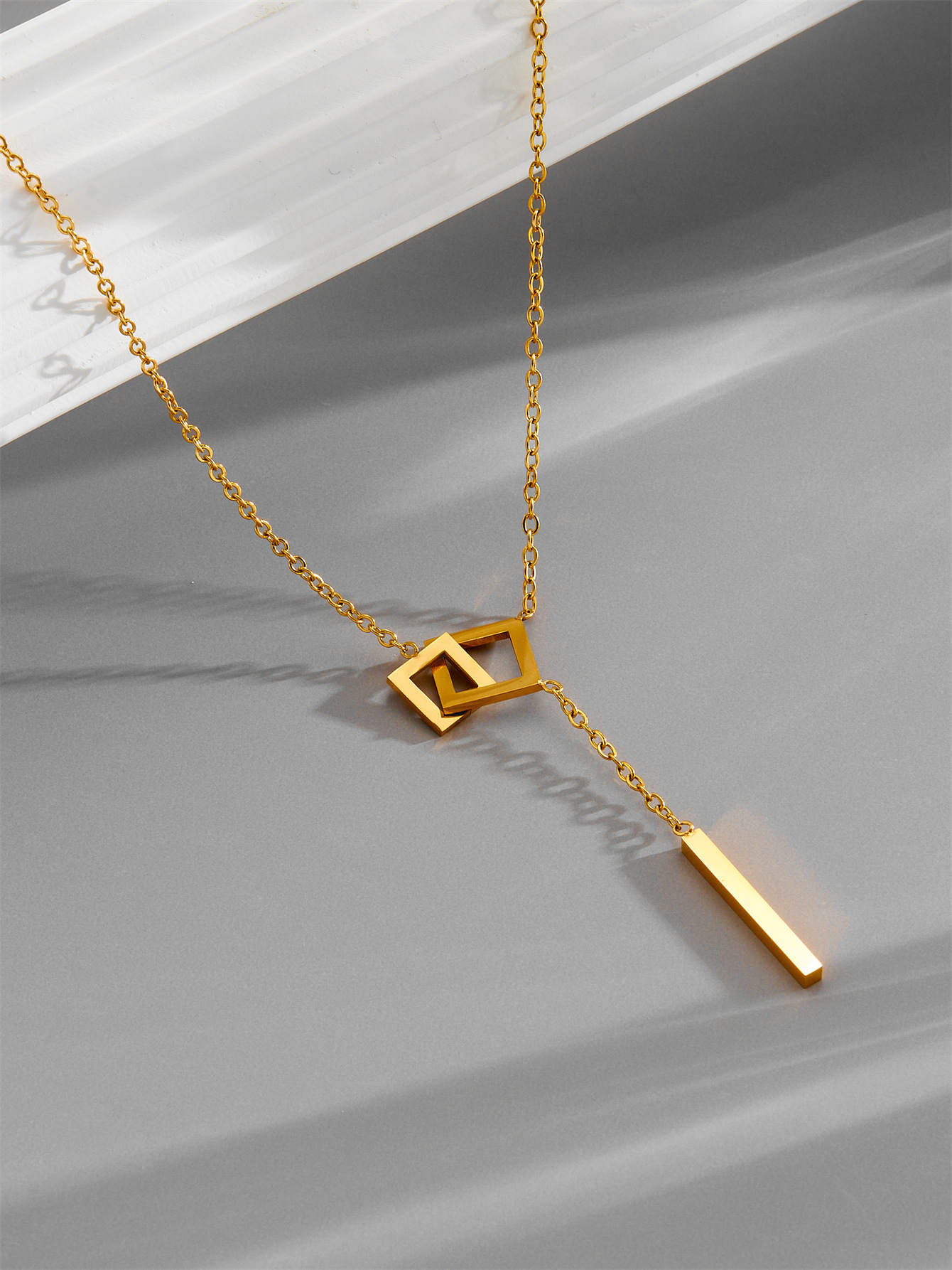 Collier léger et luxueux en acier titane pour femme, style européen et américain, tendance coréenne simple et élégante._voghion.com