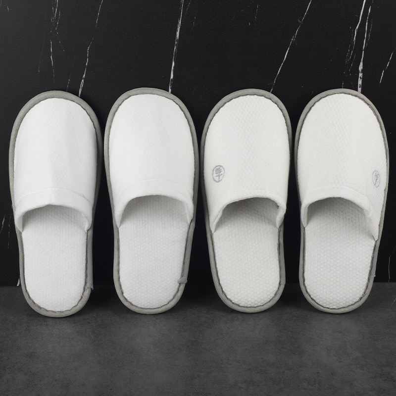 올 시즌 동일한 스타일의 펄 코튼 화이트 엣지