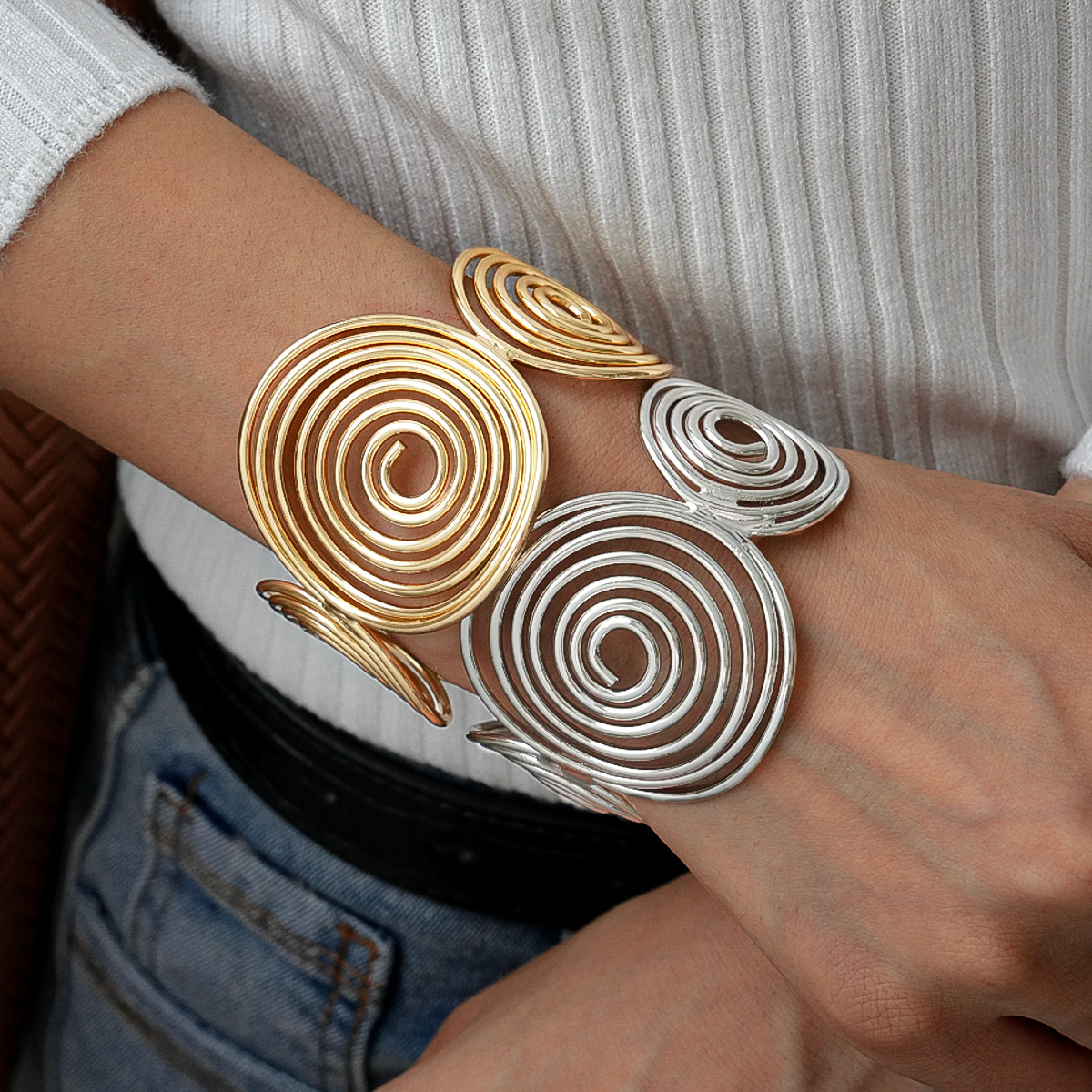 Europa y América exagerada sensación de metal geométrica circular espiral abertura pulsera industria pesada personalidad nicho transfronterizo alta sensación de brazalete