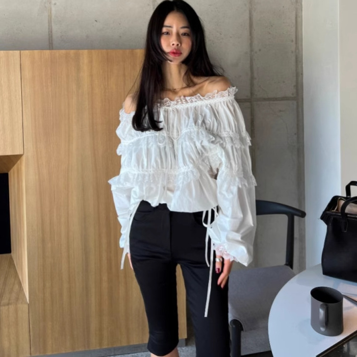 Dongdaemun 2025 Early Autumn New Fashion Ins Blogger Off-Shoulder Lace Edge Stitching Pleated Sweet Shirt for Women
