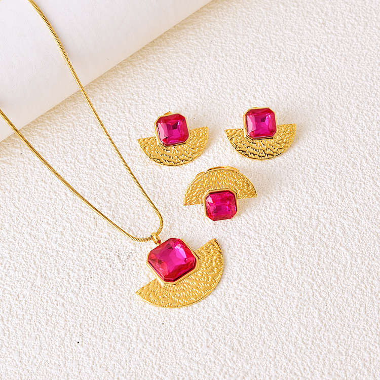 Artístico retro en forma de abanico collar transfronterizo tallado cuadrado diamante joyería titanio acero pendientes suéter cadena Luz de lujo estilo traje al por mayor