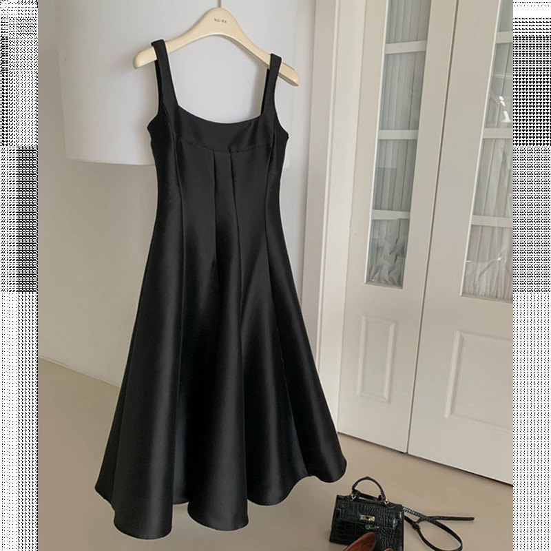 2025年夏季新款赫本裙收腰温柔缎面光泽感收腰气质吊带连衣裙礼服