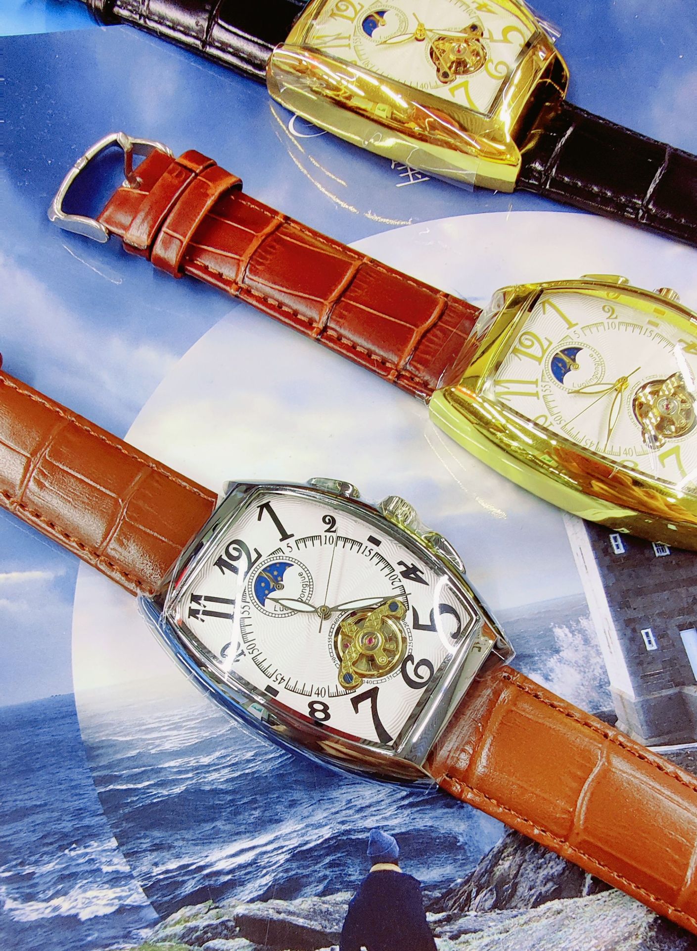 ワイン樽型全自動ホイール中空機械式時計メンズビジネスシンプルファッション多機能時計卸売