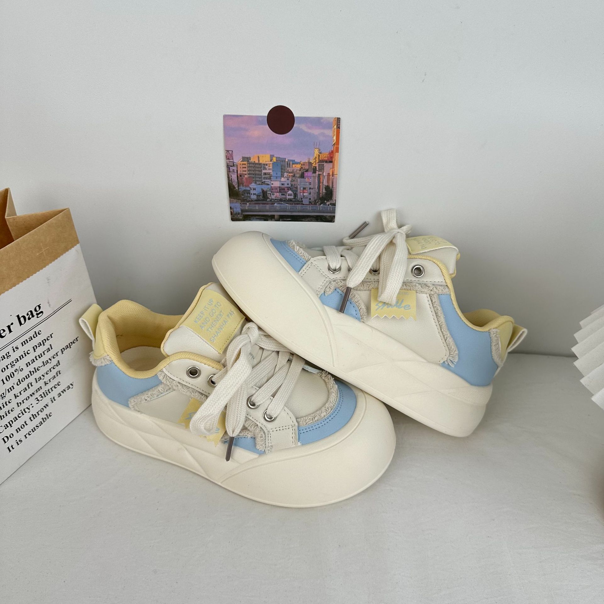 Zapatos de skate de fondo grueso y de altura baja de las niñas de la escuela deportiva universal zapatos de lona casuales 2025 primavera zapatos de mujer coreanos