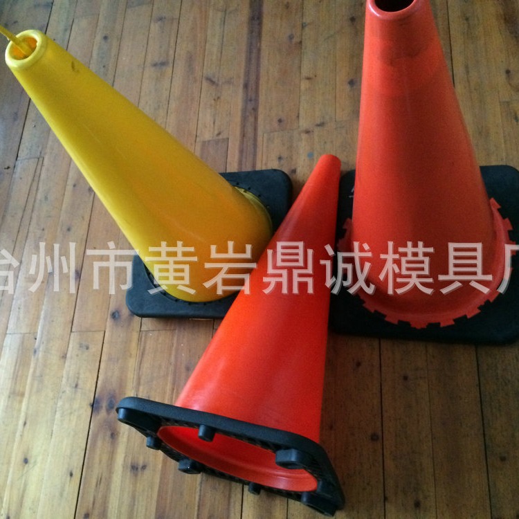 路锥模具厂家供应 鼎诚路障模具 交通路锥模具