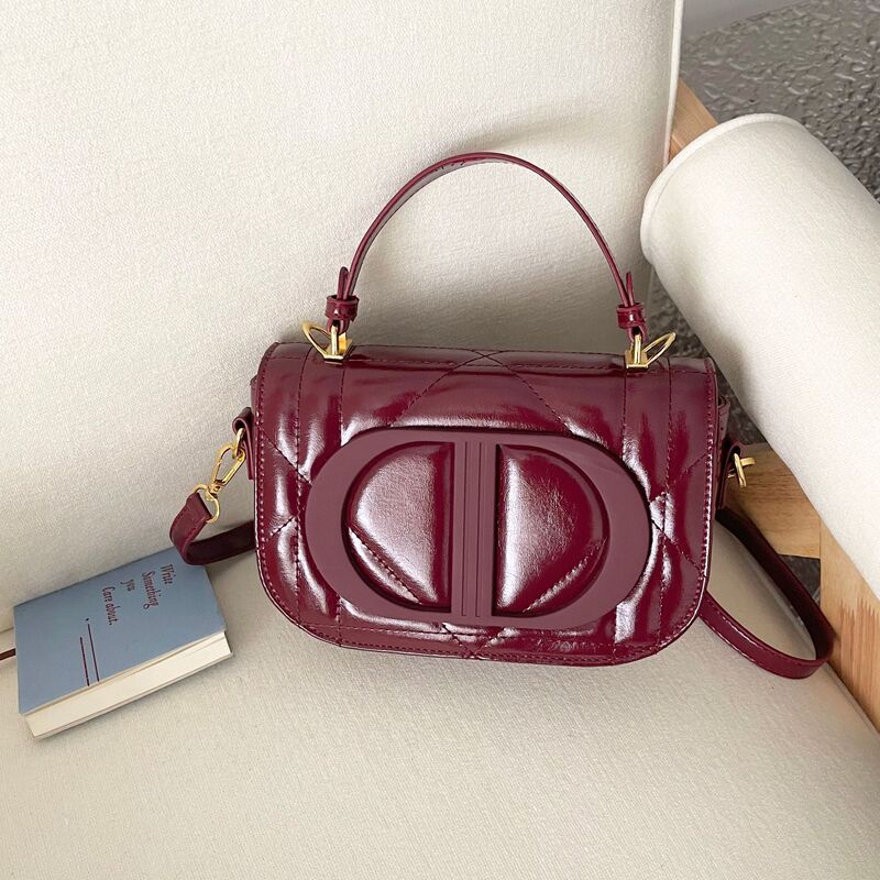 European and American style light luxury small square bag, fashionable and versatile, chic shoulder and crossbody bag, vintage quilted trendy handbag