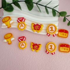 卡通好学生奖牌洞洞鞋材料树脂配件 diy奶油胶收纳盒发夹装饰批发