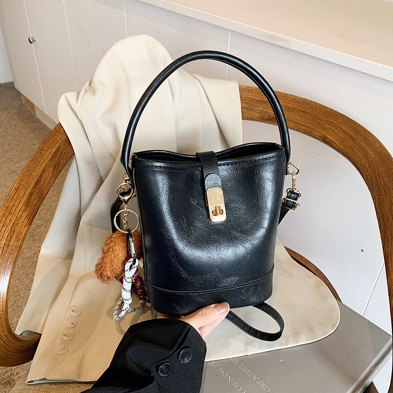 Niche Zhong retro coreano versátil bolso de cubo portátil de moda de mujer otoño y invierno viajero PU alta textura mochila