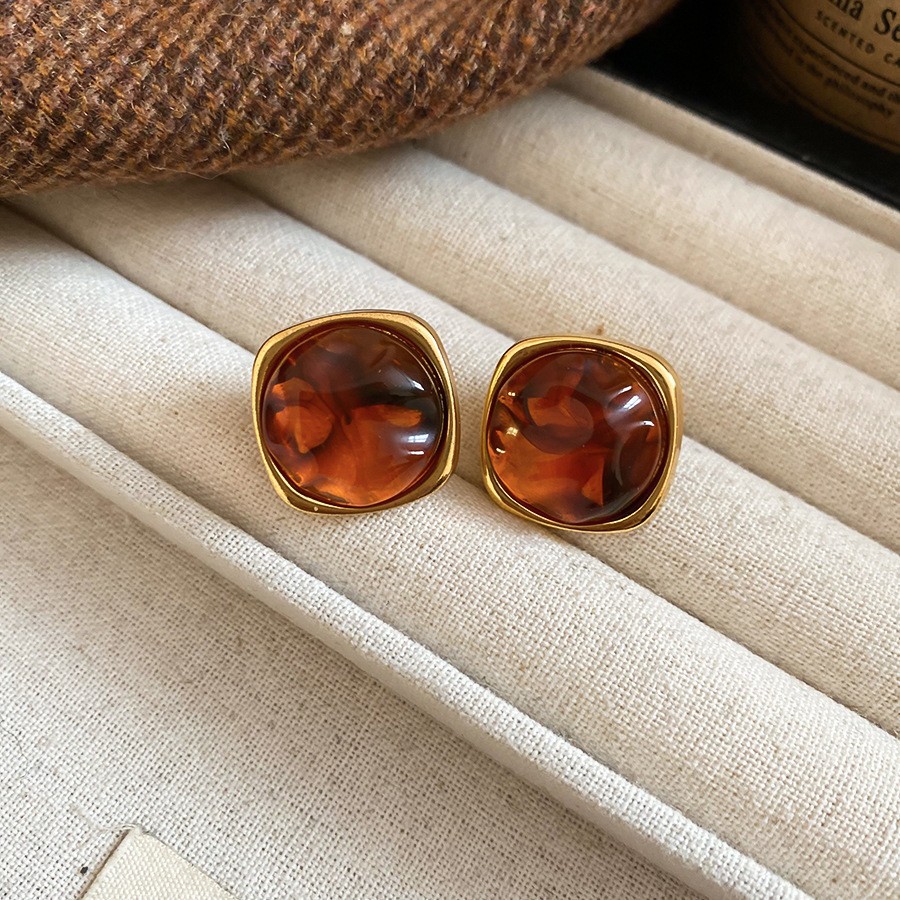 Aguja de plata Pendientes geométricos Maillard Pendientes de lujo ligero retro de nicho Pendientes de temperamento de todo fósforo de moda Sentido de alta gama al por mayor