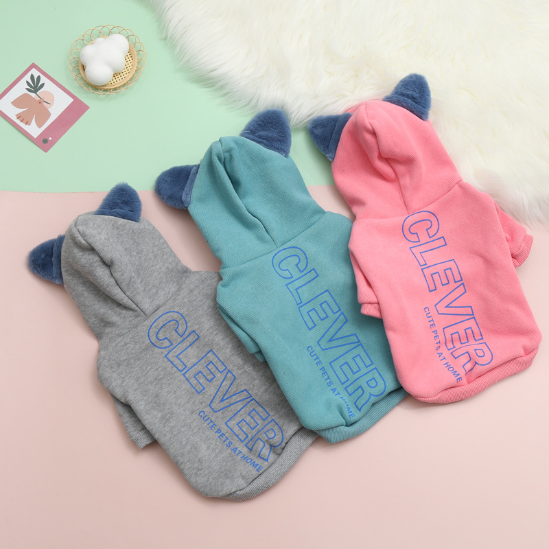Suministro directo de fábrica nueva ropa para perros puro algodón Polar-forrado perro con capucha suéter otoño e invierno cálido ropa para mascotas al por mayor