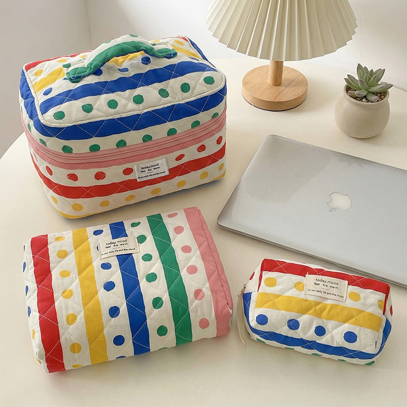 Dopamine Color-Blocked Quilted Portable Makeup Bag, Large Capacity Travel Toiletry Bag, Rainbow Polka Dot Storage Bag Dopamine Color-Blocked Quilted Portable Makeup Bag, Large Capacity Travel Toiletry Bag, Rainbow Polka Dot Storage Bag
