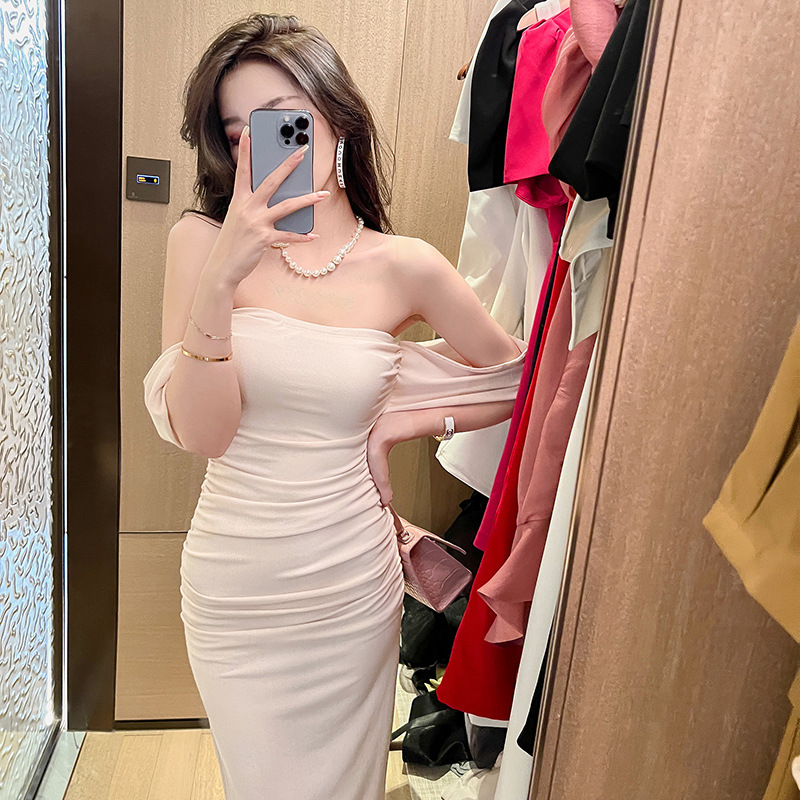Đầm ôm body nữ trễ vai cổ một đường, phong cách hot girl mùa hè — Màu đen
