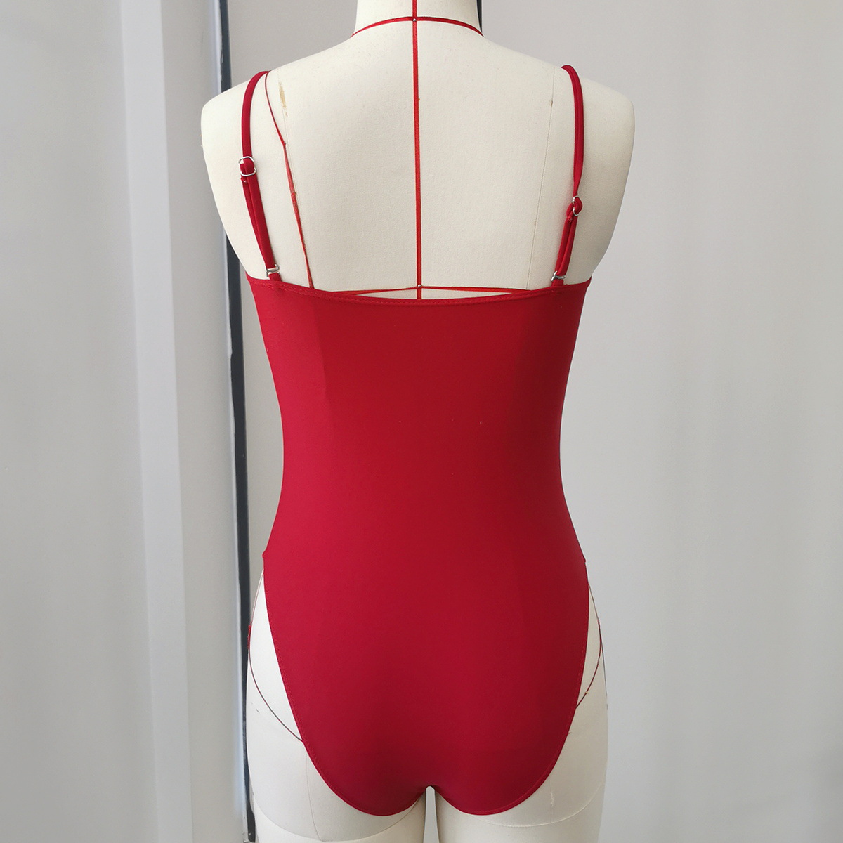 Dames badpak uit één stuk met splitrok en triangel ontwerp_voghion.com