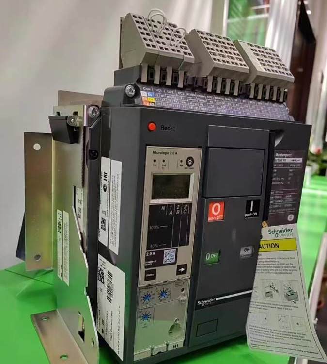 施耐德电气智能型框架万能式断路器MT10 H1b 3P F MIC 2.0 400A+L