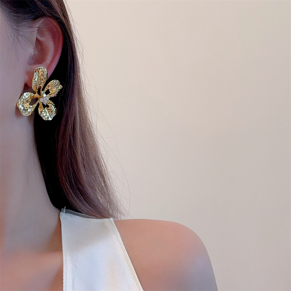 Ear Studs Classification 1 Pair Quantity 1 Pair Exaggerated Sweet Flower Plating Alloy Ear Studs