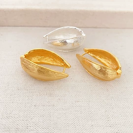 耳钉;耳环;项链