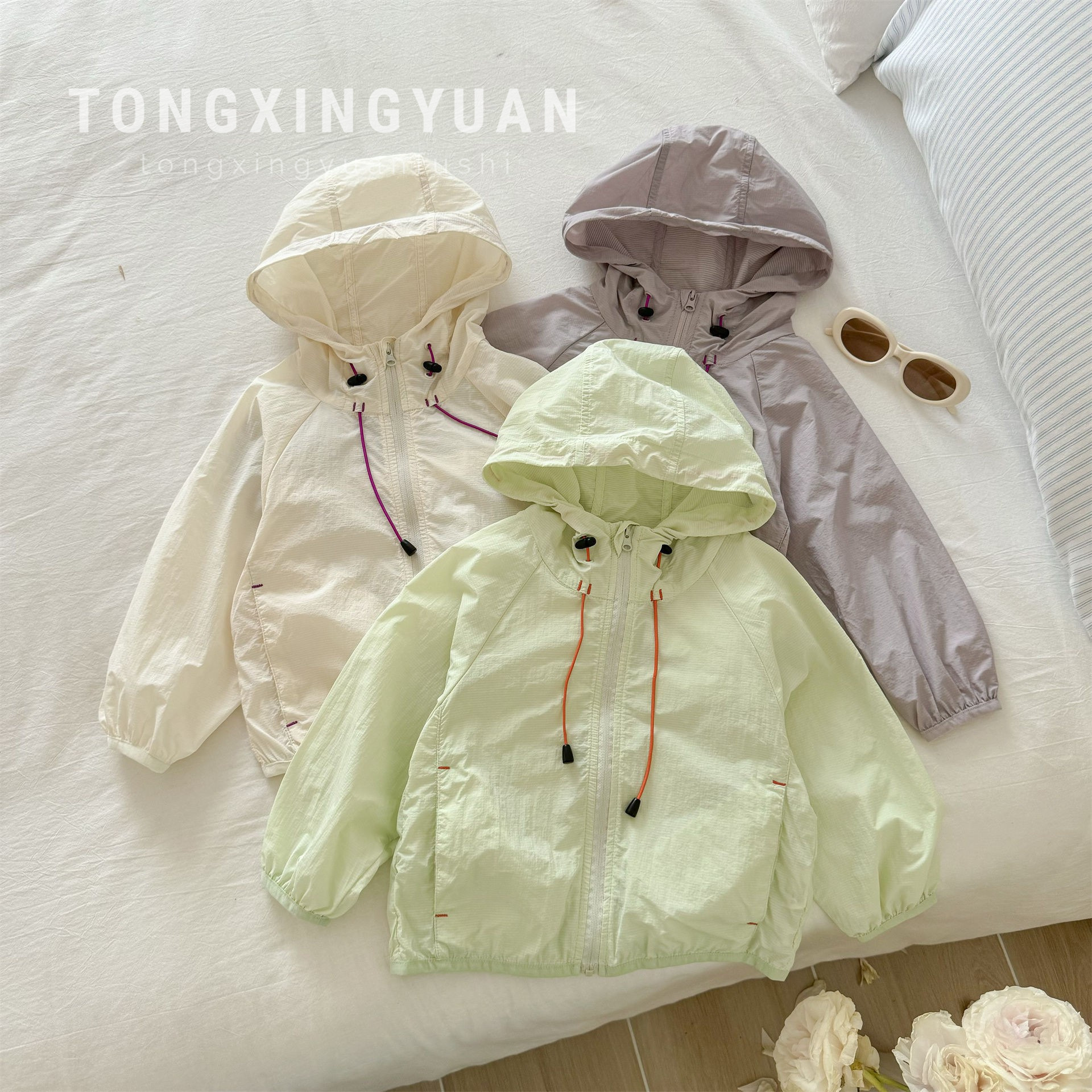 Niños estrellas redondas niñas 2025 nueva ropa de protección solar bebé de verano anti-UV UPF50 + abrigo de secado rápido transpirable