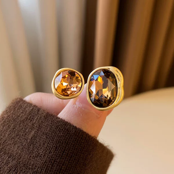 French court style oval open ring, niche high-end aesthetic, Maillard style vintage index finger ring, minimalist ring