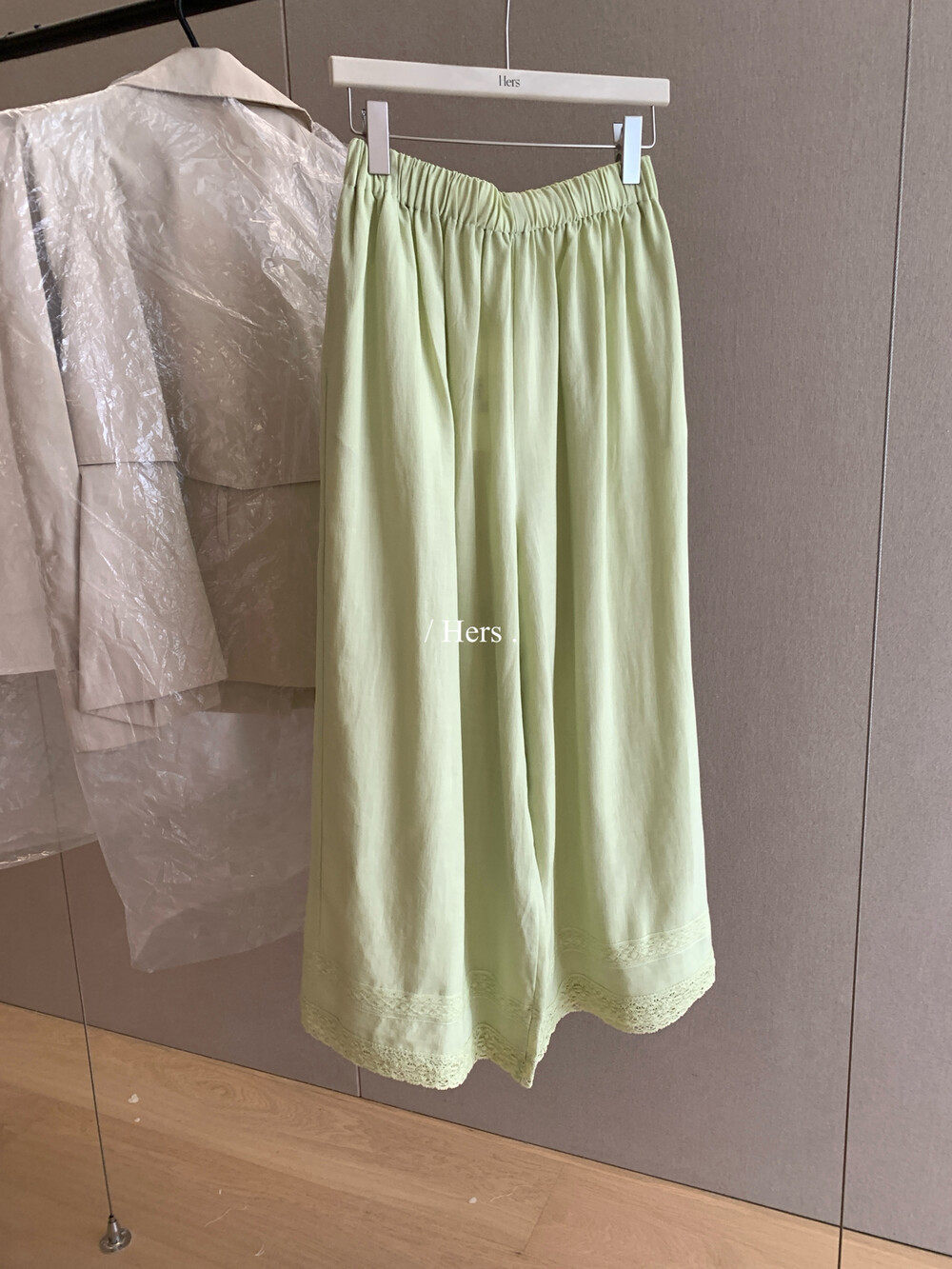 Quần culottes nữ ống rộng cạp cao chun eo viền ren dáng suông — màu trắng, xanh lá cây, yến mạch chi tiết 22