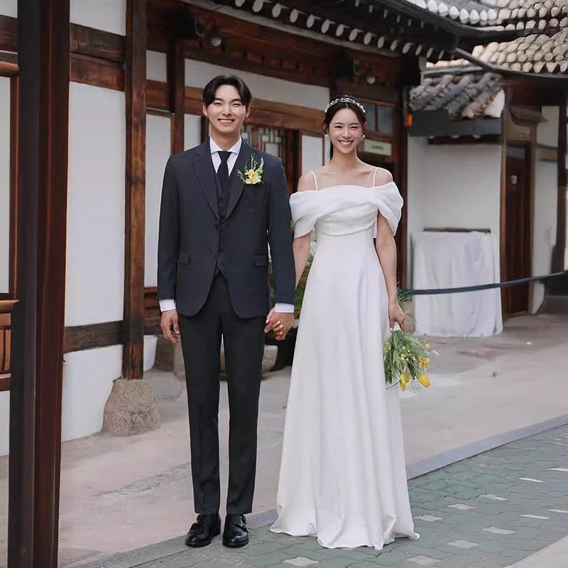 Simple and Elegant Light Wedding Dress 2026 Designer Style Slimming White Satin Off-Shoulder Bridal Travel Shoot Dress Simple and Elegant Light Wedding Dress 2026 Designer Style Slimming White Satin Off-Shoulder Bridal Travel Shoot Dress