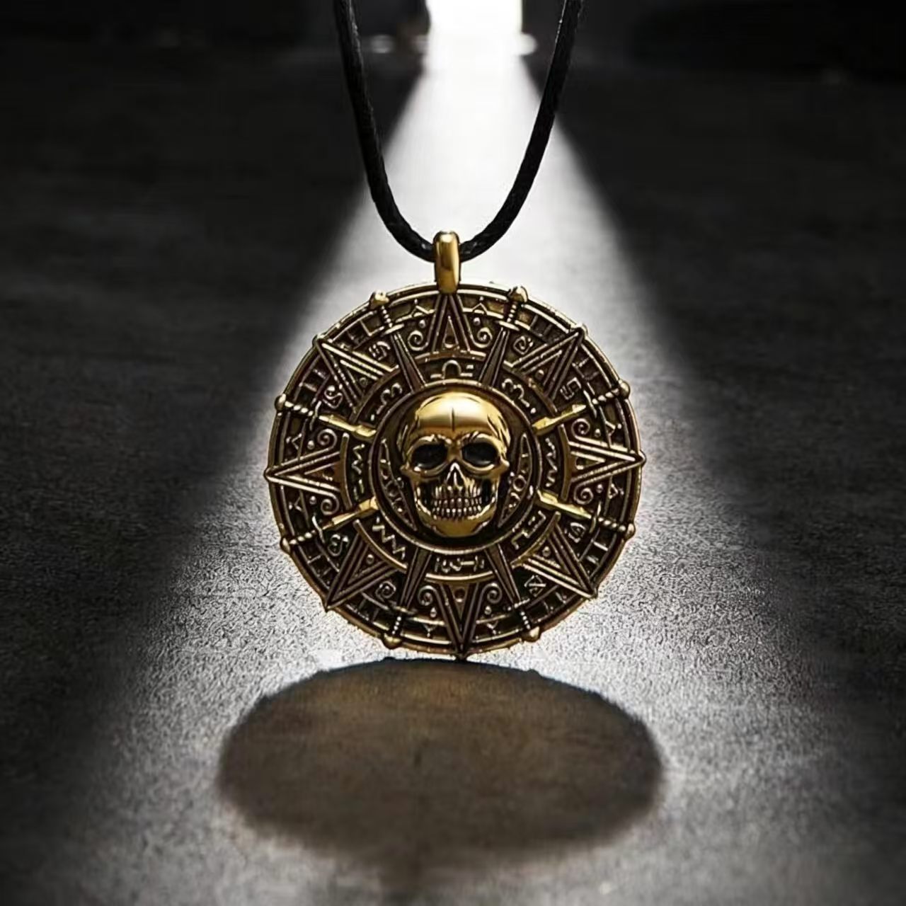 Cross-Border Hot-Selling Retro Punk Skull Pendant Necklace for Men and Women, Personalized Hip-Hop Gothic Style Pendant Jewelry Wholesale