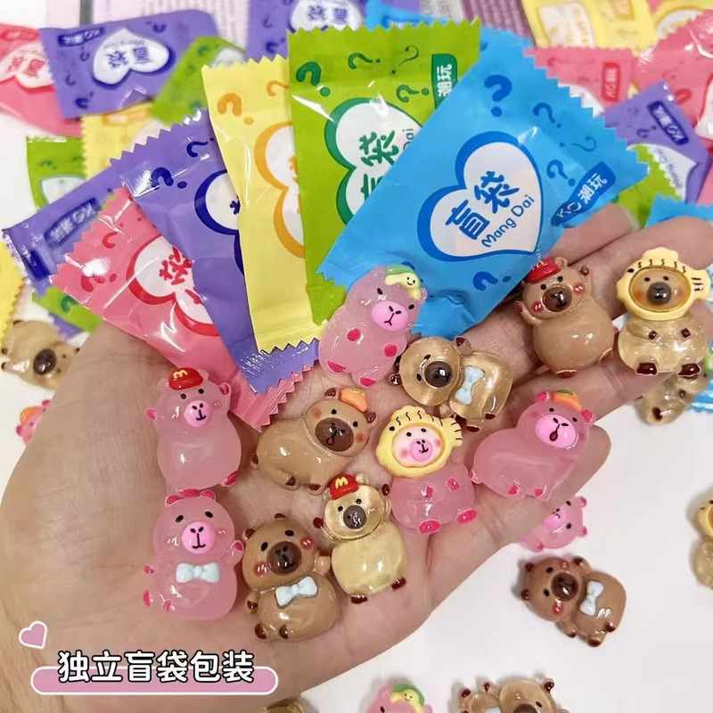 新しいブラインドバッグおもちゃカピバラかわいい発光漫画アクセサリー小さな装飾品人形子供のギフト|undefined