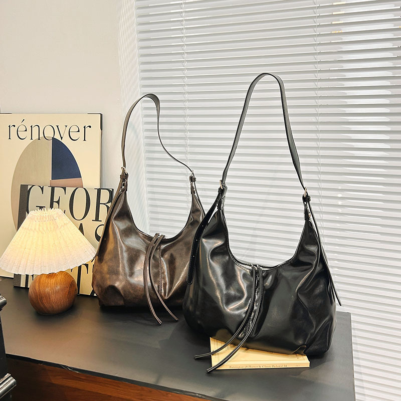 2026 Autumn and Winter New Korean Style Lazy Chic Tote Bag, Wasteland Style Retro Underarm Bag, Large Capacity Crossbody Bag 2026 Autumn and Winter New Korean Style Lazy Chic Tote Bag, Wasteland Style Retro Underarm Bag, Large Capacity Crossbody Bag