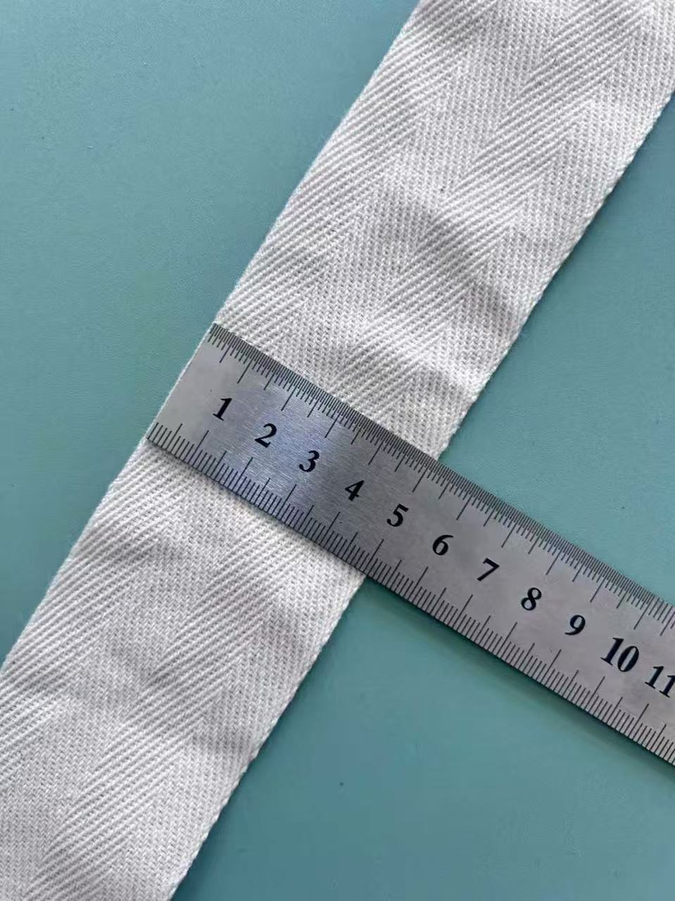 Cinta de espiga de algodón y poliéster blanco puro del fabricante para el cuello trasero de prendas, cinta de algodón para embalaje con ribete de espiga de algodón simple y doble.