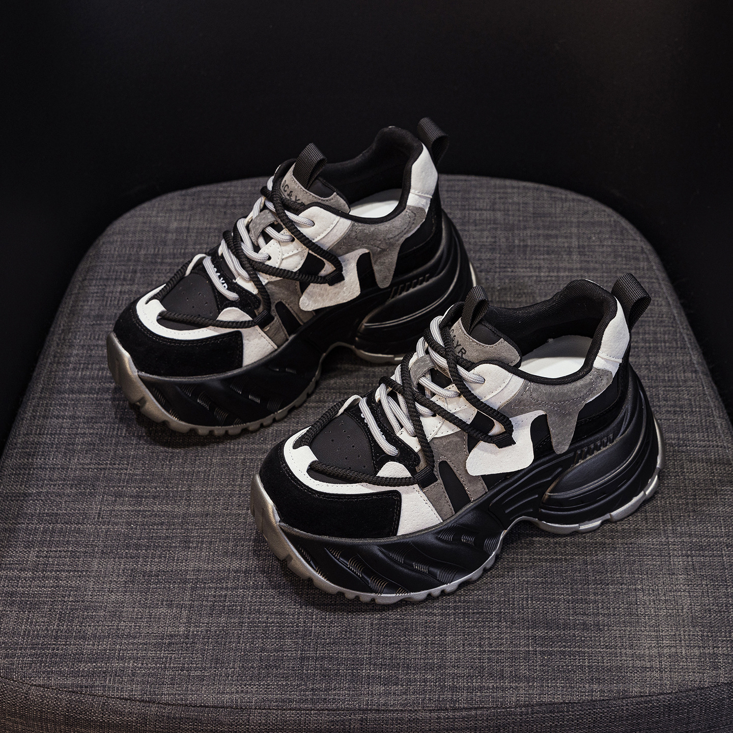 Giày sneaker nữ đế dày phong cách retro mùa thu 2025, tăng chiều cao — M2955 màu đen, M2955 Kaki