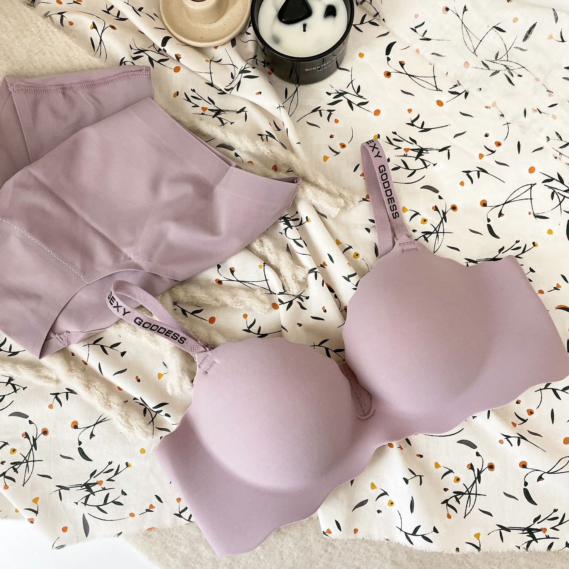 Una pieza de ropa interior de pecho delgado de niña sin costuras reunida, sin anillo de acero, cómodo, anti-flacidez, sujetador de pecho