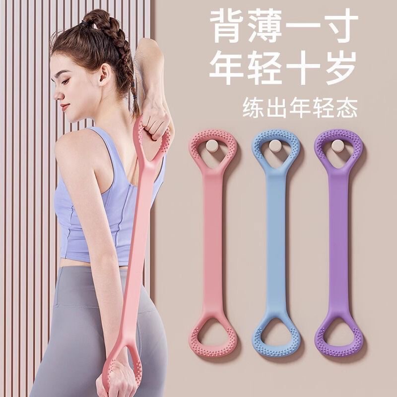 引力器の女性は背中を開けて弾力性を持っています。|undefined